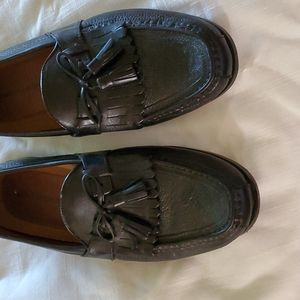 Men's Johnston & Murphy black leather shoes size 11.